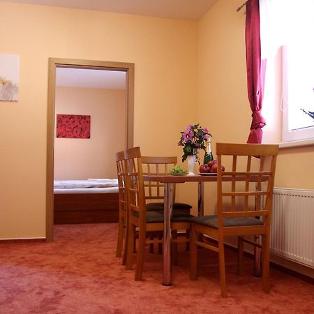 Cerny Kocour Apart Hotel Sarovy Exterior foto