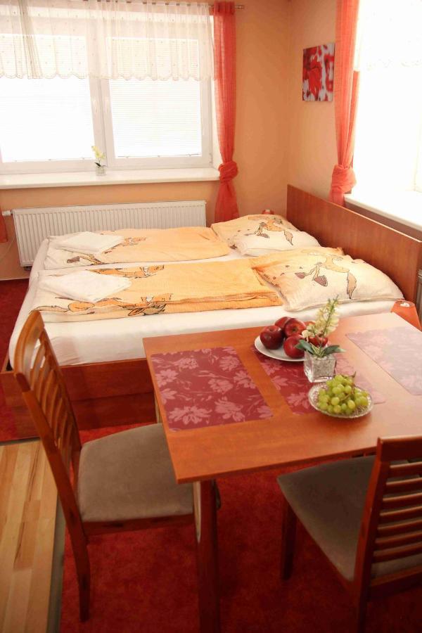 Cerny Kocour Apart Hotel Sarovy Exterior foto
