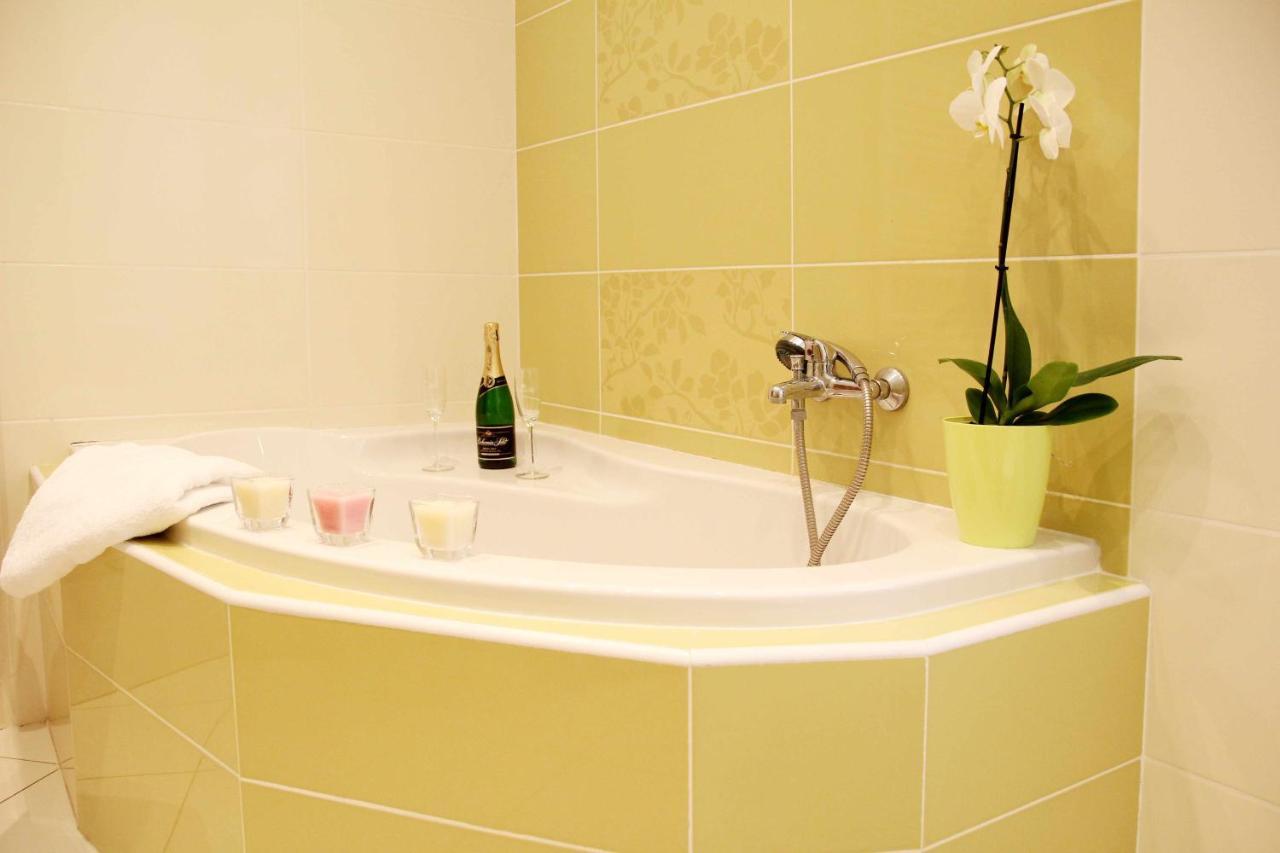 Cerny Kocour Apart Hotel Sarovy Exterior foto