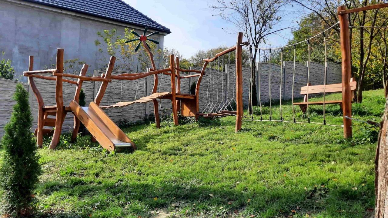 Cerny Kocour Apart Hotel Sarovy Exterior foto