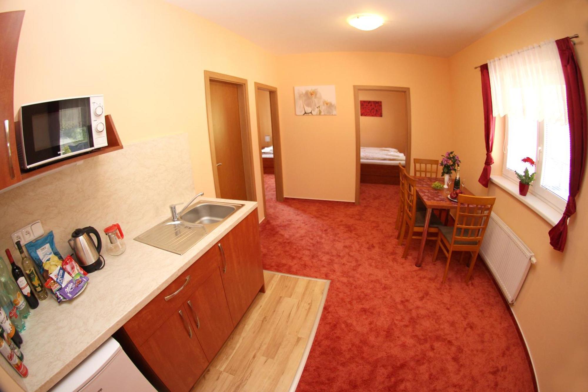 Cerny Kocour Apart Hotel Sarovy Exterior foto